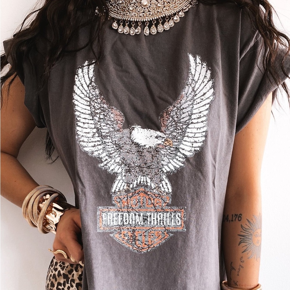 Pebby Forevee “Freedom Thrills” side slit tee